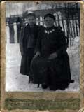 1917 р. с. Козацьке. Зліва дівчинка - Паша Мазира (була вчителькою в Козацькому (Паша Іванівна) Фото з архіву Мазира Леоніда.